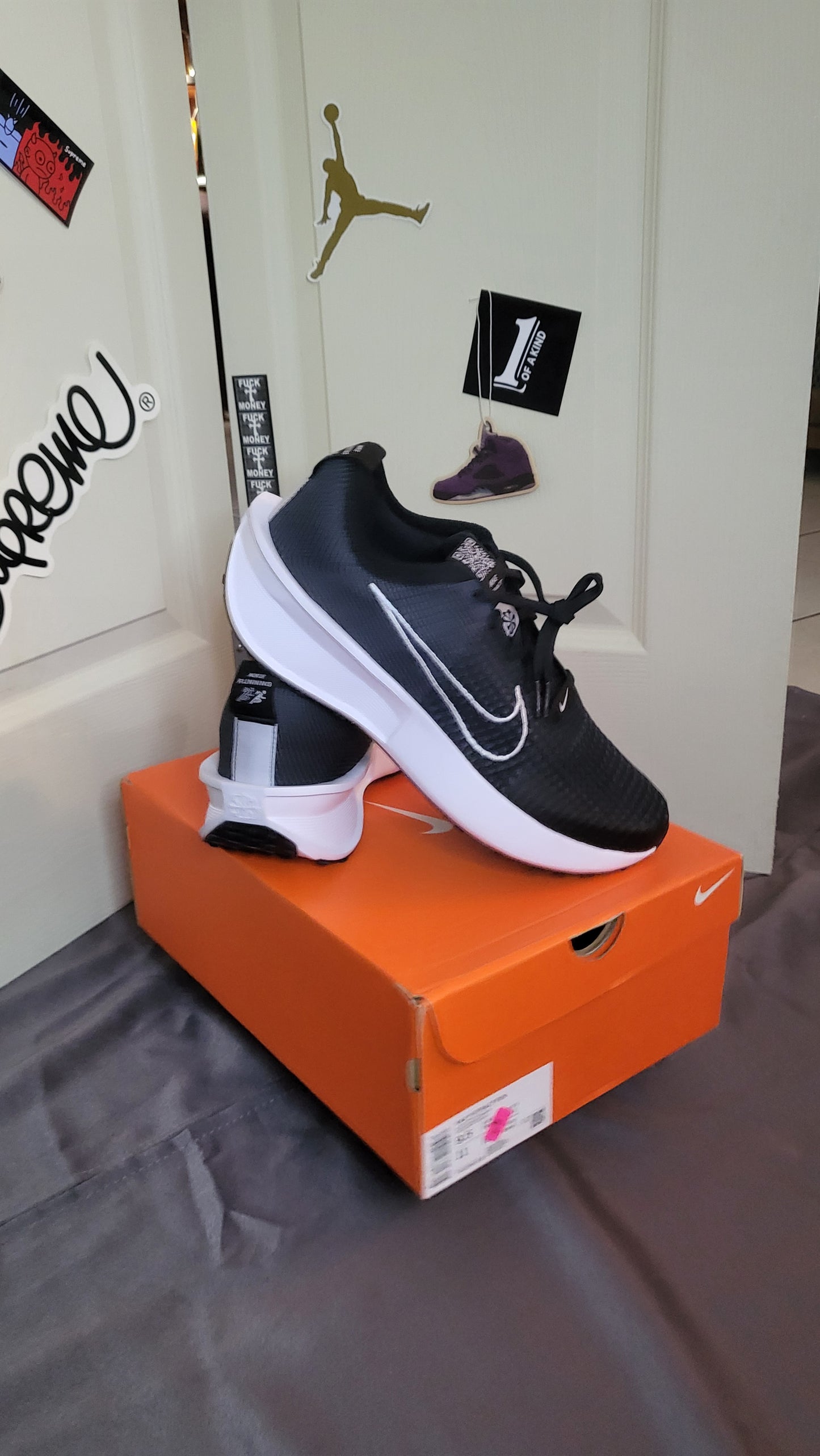Brand new Nike Interact Run men’s running shoes in black knit with white midsole, size 9.5 US, eco-friendly Move to Zero packaging included